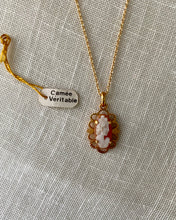 Charger l'image dans la galerie, Collier Lys à pendentif Camée dentelles vintage