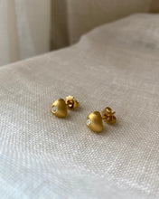 Charger l'image dans la galerie, Boucles d’Oreilles perles d’or triangle vintage