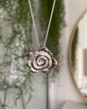 Charger l'image dans la galerie, Collier à pendentif rose vintage argent