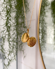 Load image into Gallery viewer, Collier Locket Osaka vintage