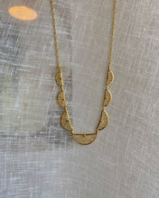 Load image into Gallery viewer, Collier fleur de lotus vintage