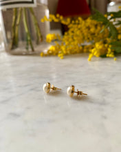 Load image into Gallery viewer, Vintage Pearl Stud Earrings