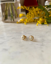Load image into Gallery viewer, Vintage Pearl Stud Earrings