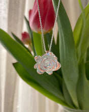 Charger l'image dans la galerie, Collier à pendentif rose vintage argent