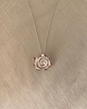 Charger l'image dans la galerie, Collier à pendentif rose vintage argent
