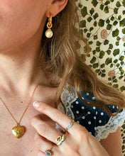 Load image into Gallery viewer, Vintage Pearl Earrings