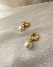 Load image into Gallery viewer, Vintage Pearl Earrings