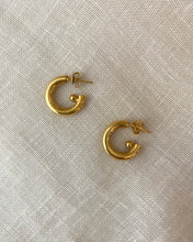 Load image into Gallery viewer, Vintage Pearl Earrings