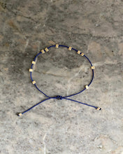 Charger l'image dans la galerie, Bracelet Pépites dorée noeud coulissant