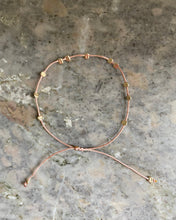 Charger l'image dans la galerie, Bracelet Pépites dorée noeud coulissant