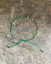 Charger l'image dans la galerie, Bracelet Pépites dorée noeud coulissant