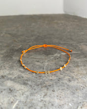 Charger l'image dans la galerie, Bracelet Pépites dorée noeud coulissant