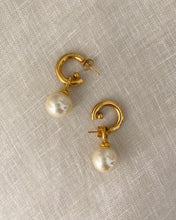 Load image into Gallery viewer, Vintage Pearl Earrings