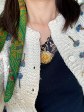 Load image into Gallery viewer, Vintage Marlène flower necklace