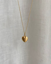 Charger l&#39;image dans la galerie, Collier Coeur Jeanne vintage
