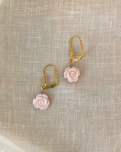 Load image into Gallery viewer, Pink mother-of-pearl Earrings
