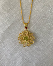 Load image into Gallery viewer, Vintage Ria flower necklace
