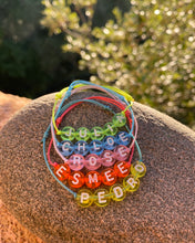 Charger l&#39;image dans la galerie, Bracelet Lettres bonbon

