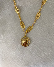 Load image into Gallery viewer, Collier Vierge Marie vintage
