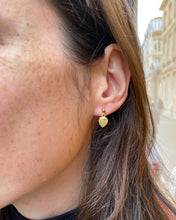 Load image into Gallery viewer, Boucles d’Oreilles coeur pendant vintage
