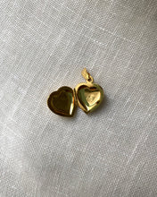 Load image into Gallery viewer, Pendentifs coeur locket vintage
