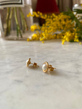 Load image into Gallery viewer, Vintage Pearl Earrings

