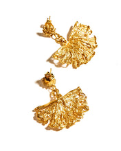 Load image into Gallery viewer, Openwork Leaf Earrings
