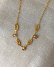 Load image into Gallery viewer, Collier Phoebe vintage
