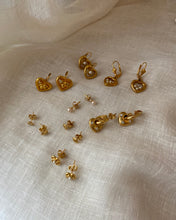 Charger l&#39;image dans la galerie, Boucles d’Oreilles Amour vintage
