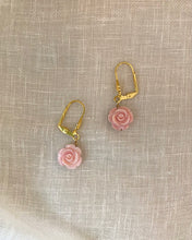 Load image into Gallery viewer, Pink mother-of-pearl Earrings
