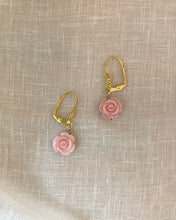 Load image into Gallery viewer, Boucles d’Oreilles Rose nacre

