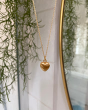 Charger l&#39;image dans la galerie, Collier Coeur Jeanne vintage
