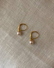 Charger l&#39;image dans la galerie, Boucles d’Oreilles Perles Camilla vintage

