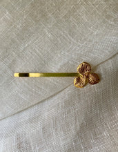 Load image into Gallery viewer, Hydrangea flower barrette
