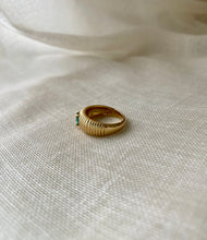 Load image into Gallery viewer, Bague rétro Geraldine
