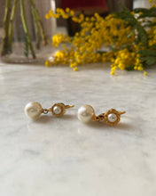 Load image into Gallery viewer, Boucles d’Oreilles pendentes Pearl vintage
