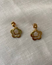 Charger l&#39;image dans la galerie, Boucles d’Oreilles vintage fleurs Audrey

