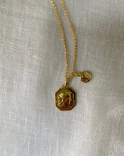 Load image into Gallery viewer, Collier Carré Marie vintage
