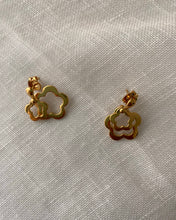 Charger l&#39;image dans la galerie, Boucles d’Oreilles vintage fleurs Audrey
