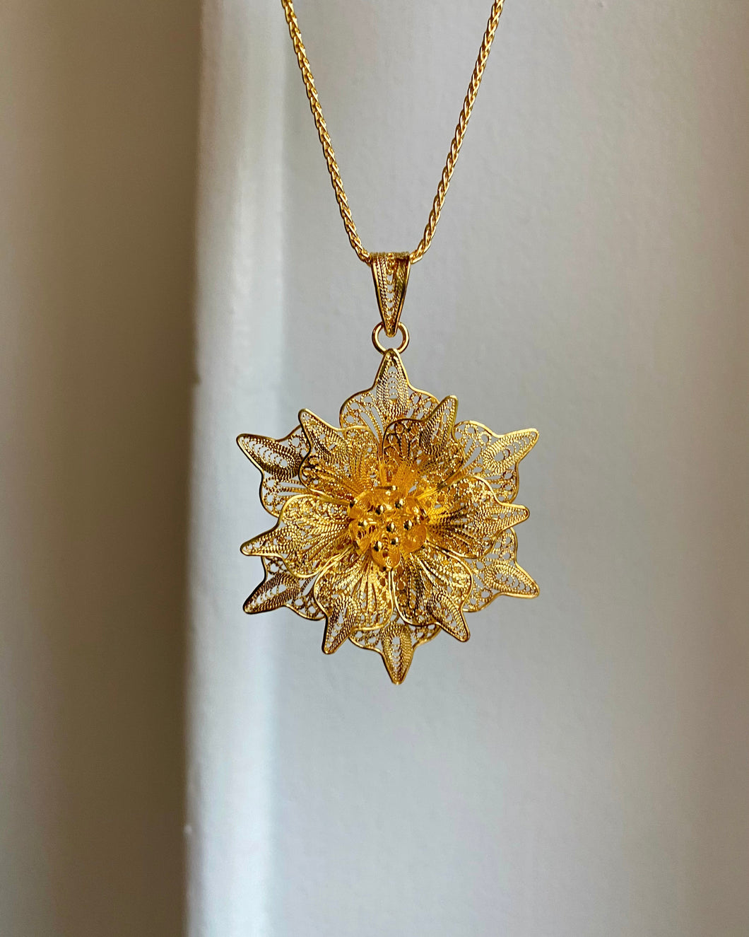 Collier fleur Nelly vintage