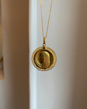 Charger l&#39;image dans la galerie, Collier Vierge Marie dentelles vintage
