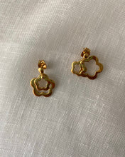 Charger l&#39;image dans la galerie, Boucles d’Oreilles vintage fleurs Audrey
