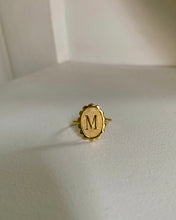 Charger l&#39;image dans la galerie, Bague Initiale Rétro Romantique
