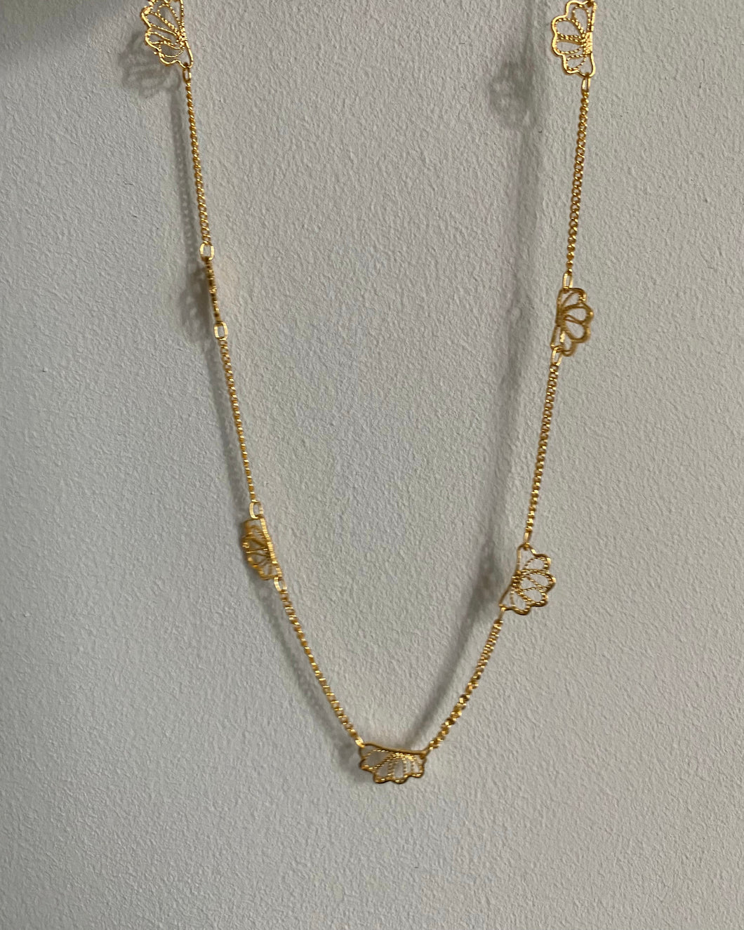 Collier rose vintage