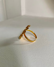 Load image into Gallery viewer, Sunflower flower ring🌻
