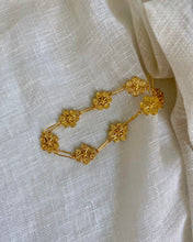 Load image into Gallery viewer, Bracelet vintage fleurs Anna
