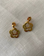 Charger l&#39;image dans la galerie, Boucles d’Oreilles vintage fleurs Audrey
