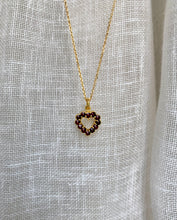 Load image into Gallery viewer, Collier Coeur grenat vintage
