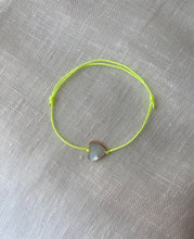 Charger l&#39;image dans la galerie, Bracelet Coeur nacré Solitaire
