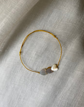 Load image into Gallery viewer, Multiple pearly heart bracelet
